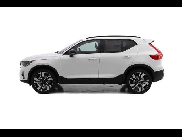 2025 Volvo XC40 Ultra Dark Theme