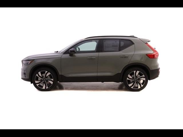 2025 Volvo XC40 Ultra Dark Theme