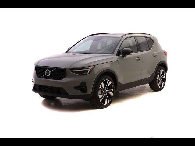 2025 Volvo XC40 Ultra Dark Theme