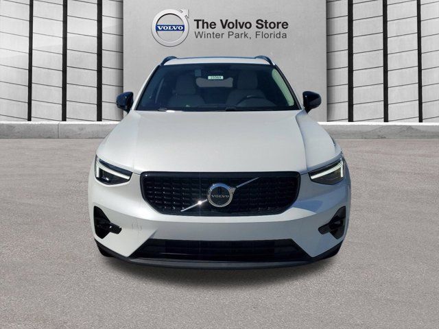 2025 Volvo XC40 Ultra Dark Theme