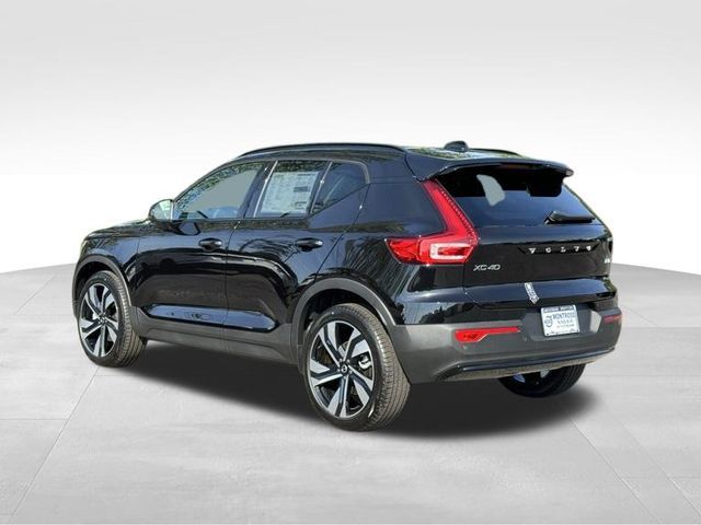 2025 Volvo XC40 Ultra Dark Theme