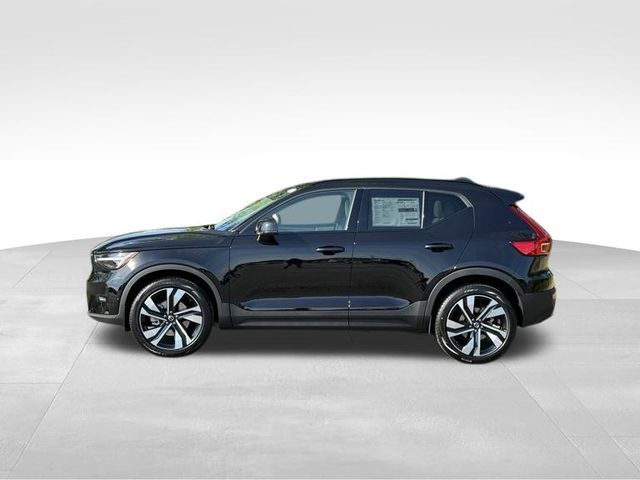 2025 Volvo XC40 Ultra Dark Theme