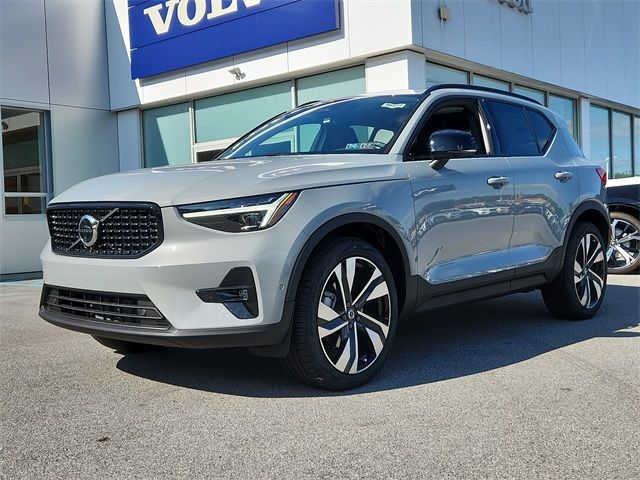 2025 Volvo XC40 Ultra Dark Theme