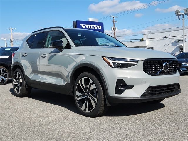 2025 Volvo XC40 Ultra Dark Theme