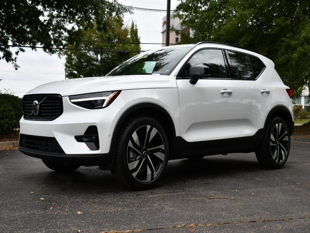 2025 Volvo XC40 Ultra Dark Theme