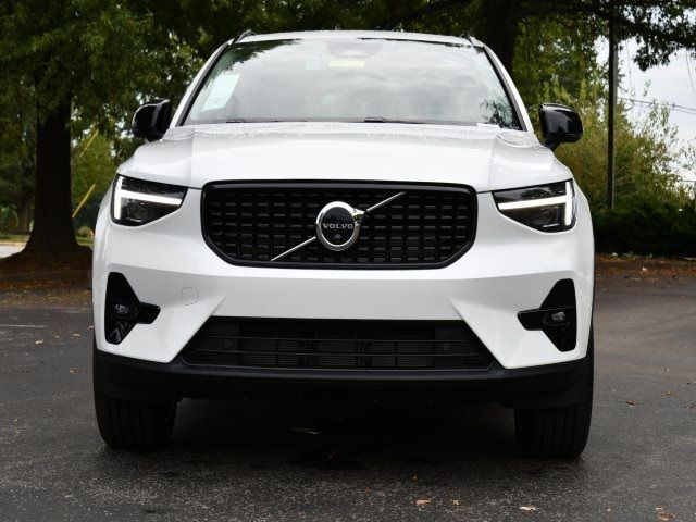 2025 Volvo XC40 Ultra Dark Theme