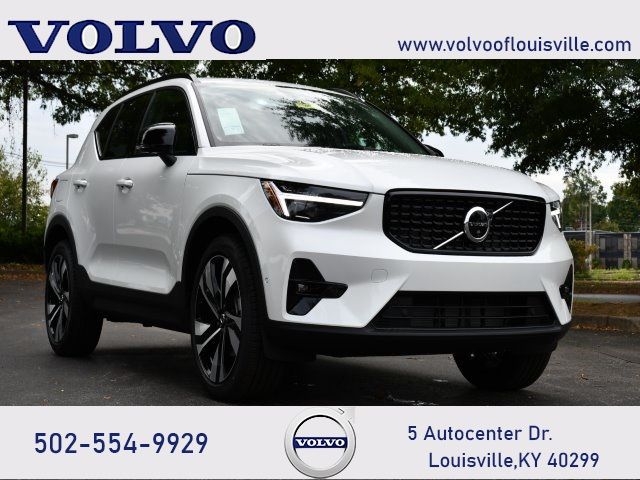 2025 Volvo XC40 Ultra Dark Theme