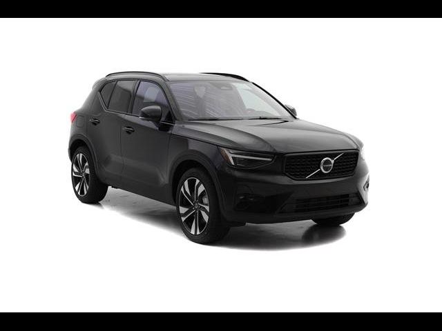 2025 Volvo XC40 Ultra Dark Theme