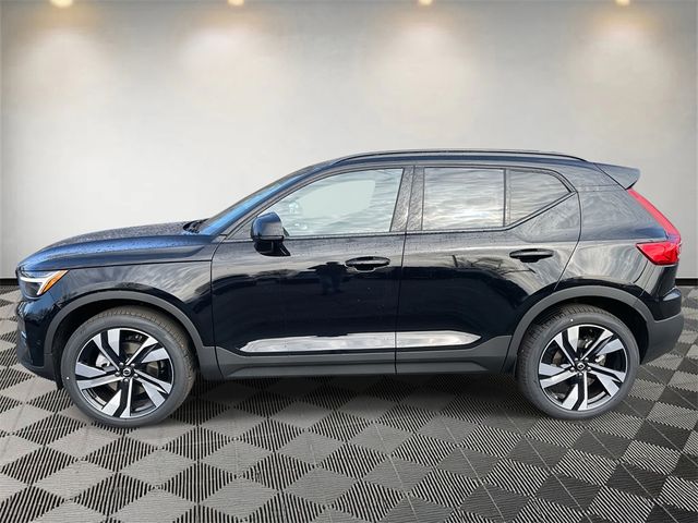 2025 Volvo XC40 Ultra Dark Theme