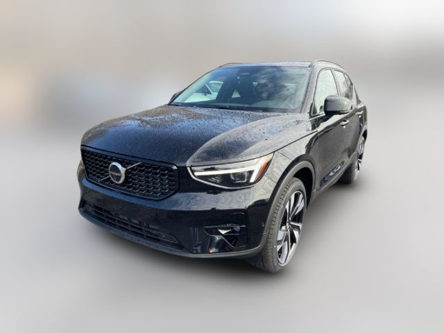 2025 Volvo XC40 Ultra Dark Theme