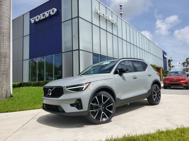 2025 Volvo XC40 Ultra Dark Theme