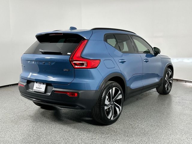 2025 Volvo XC40 Ultra Dark Theme