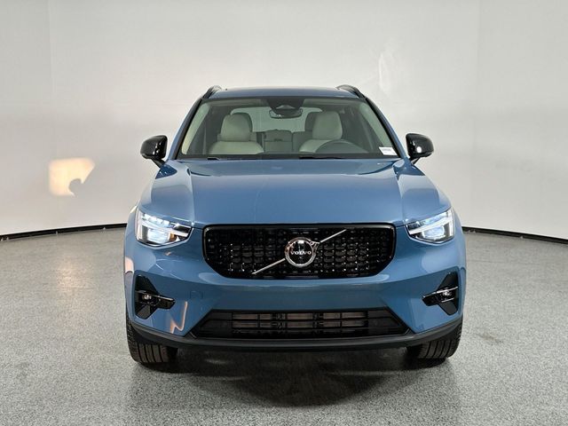 2025 Volvo XC40 Ultra Dark Theme