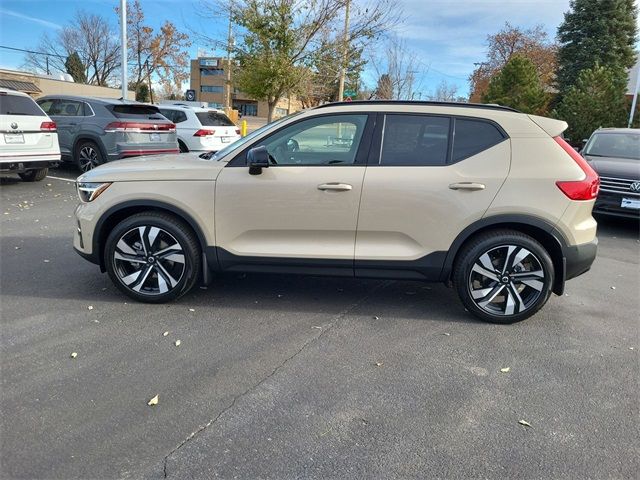 2025 Volvo XC40 Ultra Dark Theme