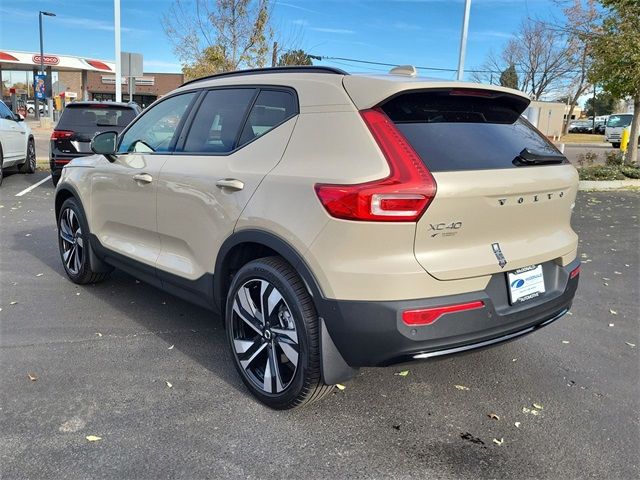 2025 Volvo XC40 Ultra Dark Theme