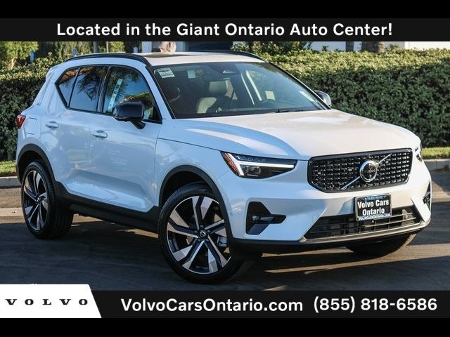 2025 Volvo XC40 Ultra Dark Theme