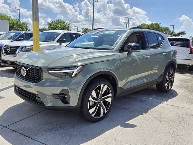 2025 Volvo XC40 Ultra Dark Theme