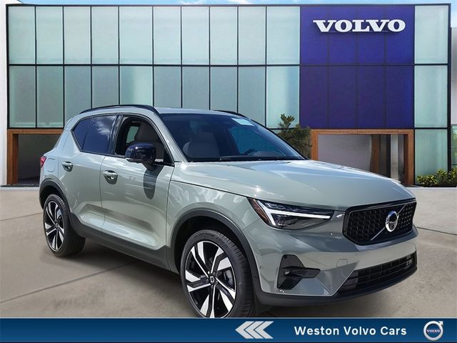 2025 Volvo XC40 Ultra Dark Theme