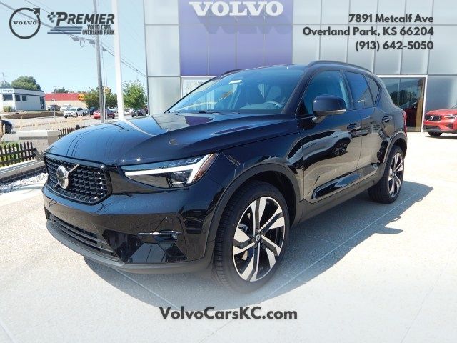 2025 Volvo XC40 Ultra Dark Theme