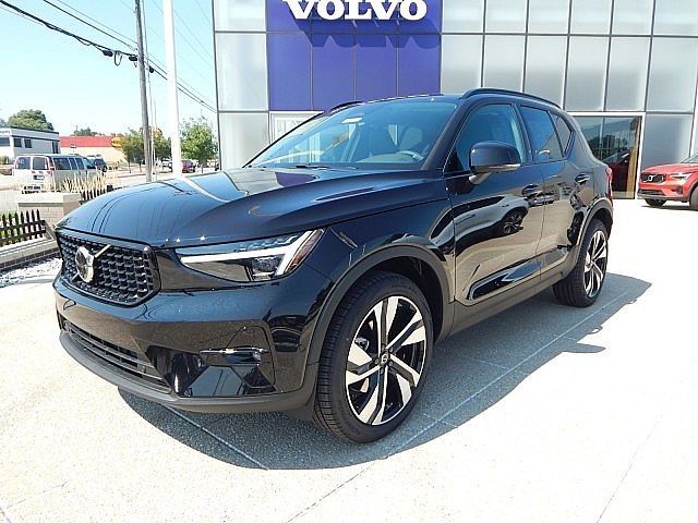 2025 Volvo XC40 Ultra Dark Theme