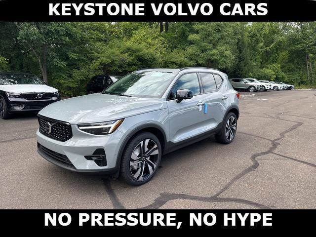 2025 Volvo XC40 Ultra Dark Theme