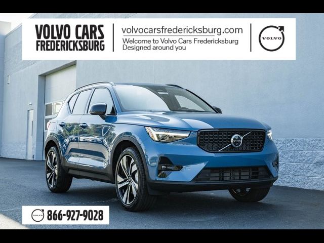 2025 Volvo XC40 Ultra Dark Theme