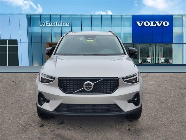 2025 Volvo XC40 Ultra Dark Theme