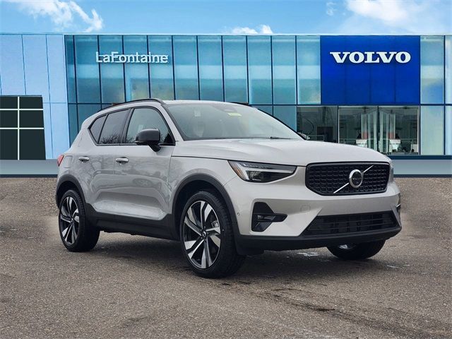 2025 Volvo XC40 Ultra Dark Theme