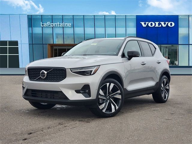 2025 Volvo XC40 Ultra Dark Theme