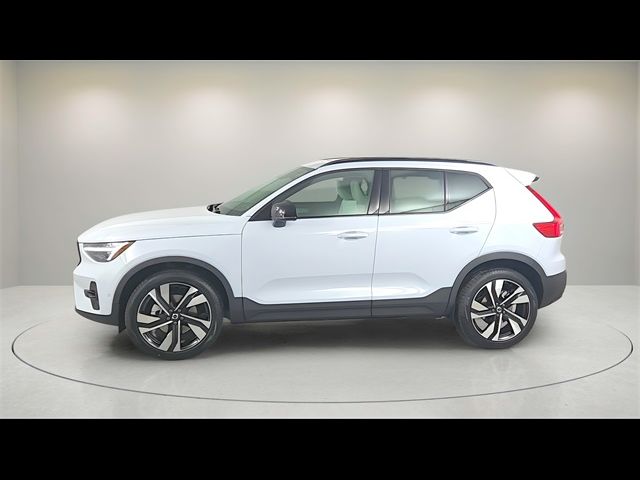 2025 Volvo XC40 Ultra Dark Theme