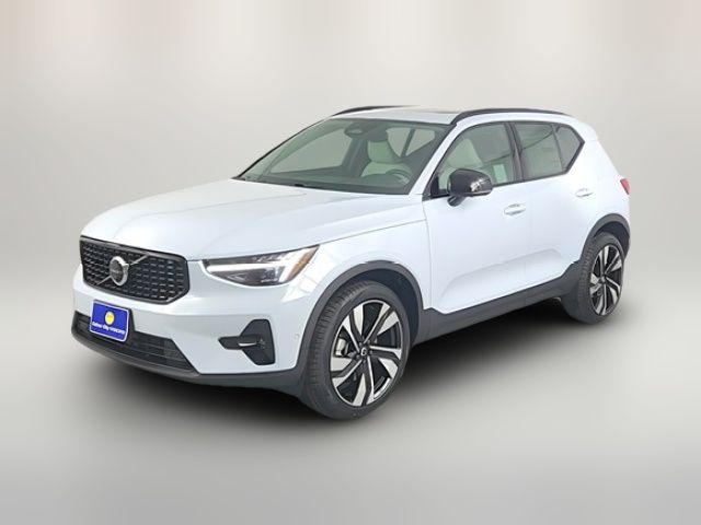 2025 Volvo XC40 Ultra Dark Theme