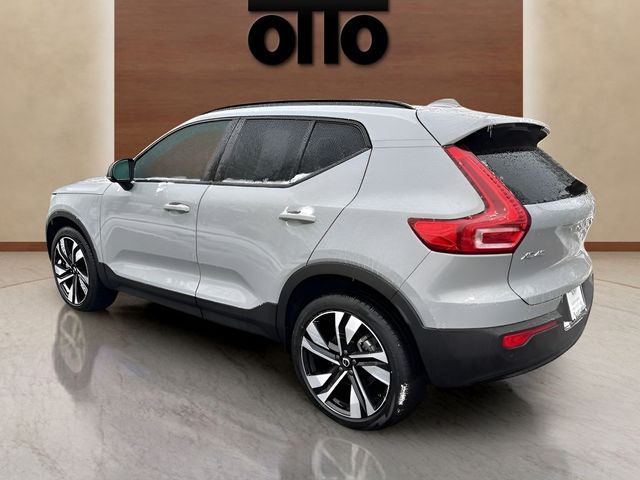 2025 Volvo XC40 Ultra Dark Theme