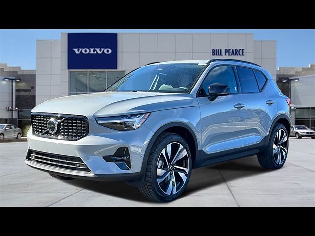 2025 Volvo XC40 Ultra Dark Theme