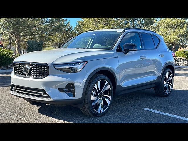 2025 Volvo XC40 Ultra Dark Theme