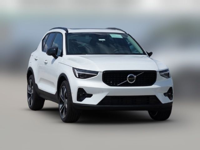 2025 Volvo XC40 Ultra Dark Theme