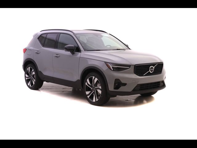 2025 Volvo XC40 Ultra Dark Theme