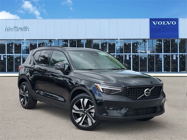 2025 Volvo XC40 Ultra Dark Theme