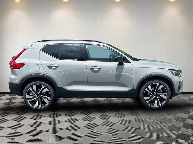 2025 Volvo XC40 Ultra Dark Theme