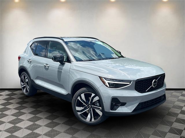 2025 Volvo XC40 Ultra Dark Theme