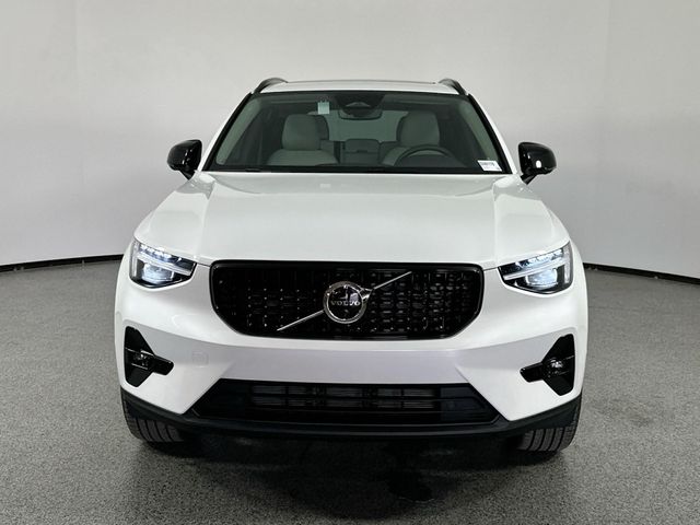 2025 Volvo XC40 Ultra Dark Theme