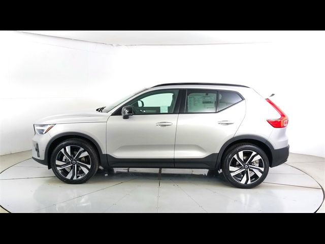 2025 Volvo XC40 Ultra Dark Theme