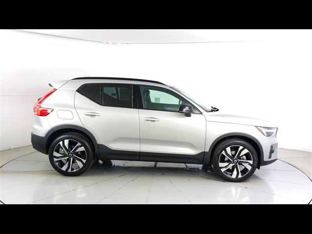 2025 Volvo XC40 Ultra Dark Theme