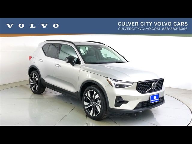 2025 Volvo XC40 Ultra Dark Theme