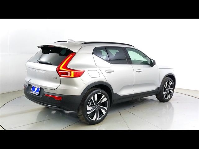 2025 Volvo XC40 Ultra Dark Theme