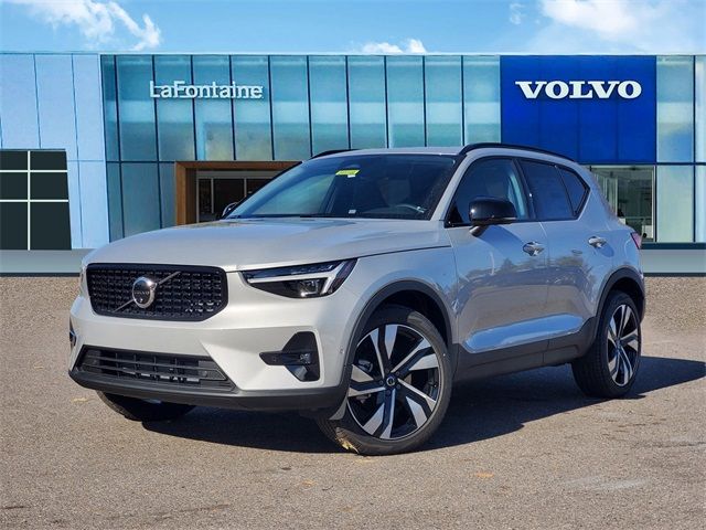 2025 Volvo XC40 Ultra Dark Theme