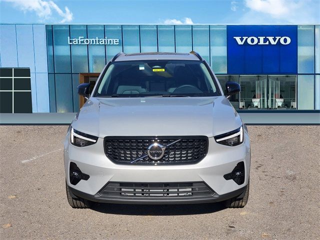 2025 Volvo XC40 Ultra Dark Theme