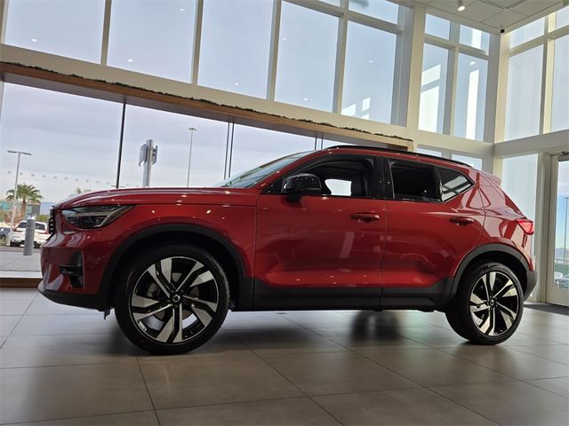 2025 Volvo XC40 Ultra Dark Theme