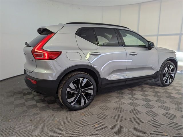 2025 Volvo XC40 Ultra Dark Theme