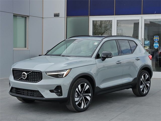 2025 Volvo XC40 Ultra Dark Theme