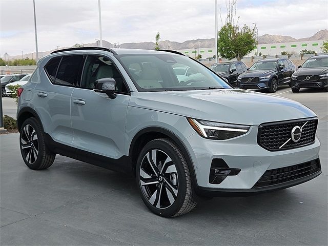 2025 Volvo XC40 Ultra Dark Theme